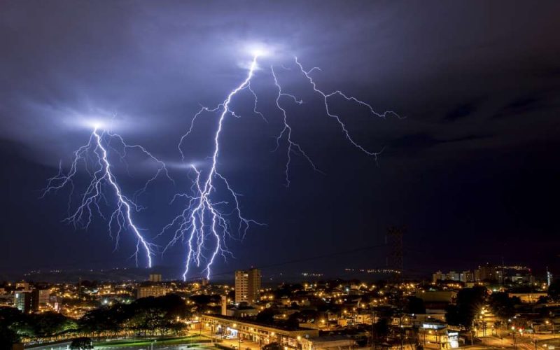 Período de Chuvas requer atenção redobrada para riscos de acidentes elétricos