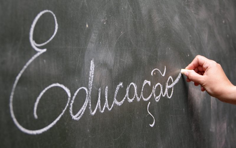 Escola Tatu Bolinha adota programa de educação bilíngue