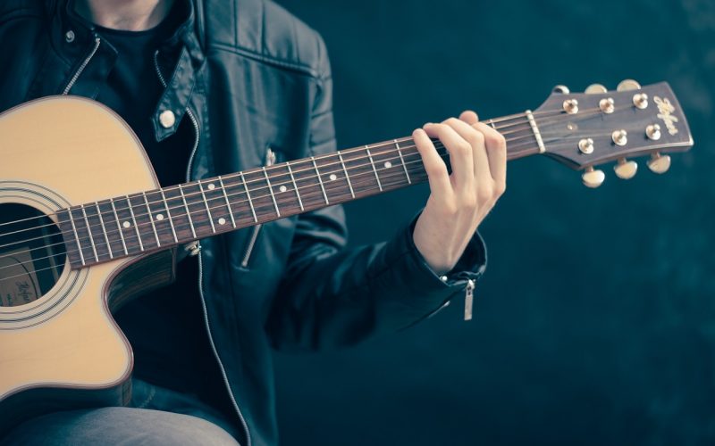 Última quinta do mês ao som de Toninho Fakker no Happy Hour é Show