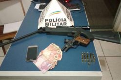 Autores são presos com armas de fogo em veículo na rua Coronel Randolfo Simões