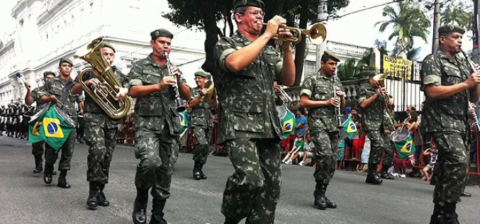 Desfile cívico marca a feriado de 7 de Setembro em Sete Lagoas