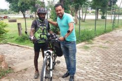 Ciclista que percorreu 29 países visita Sete Lagoas