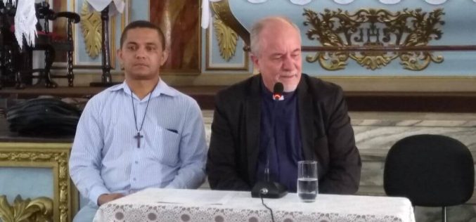 Dom Aluísio se prepara para missa de posse da Diocese e concede coletiva á imprensa local