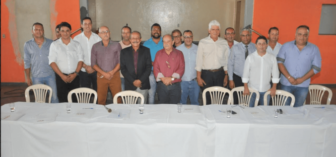 Encontro da AMAV reúne prefeitos, deputado e secretário de Estado em Santana de Pirapama