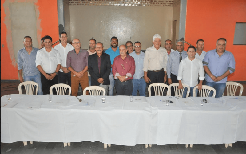 Encontro da AMAV reúne prefeitos, deputado e secretário de Estado em Santana de Pirapama