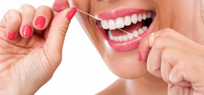 Fio dental: 4 dicas sobre como usar