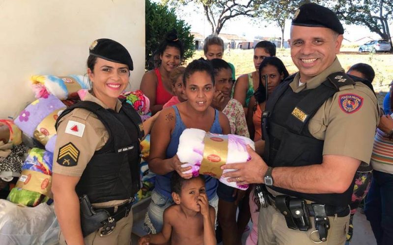 Polícia Militar realiza entrega de agasalhos arrecadados na Campanha do Agasalho 2018