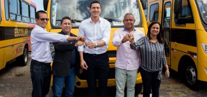 Jequitibá recebe dois ônibus escolares do Governo de Minas