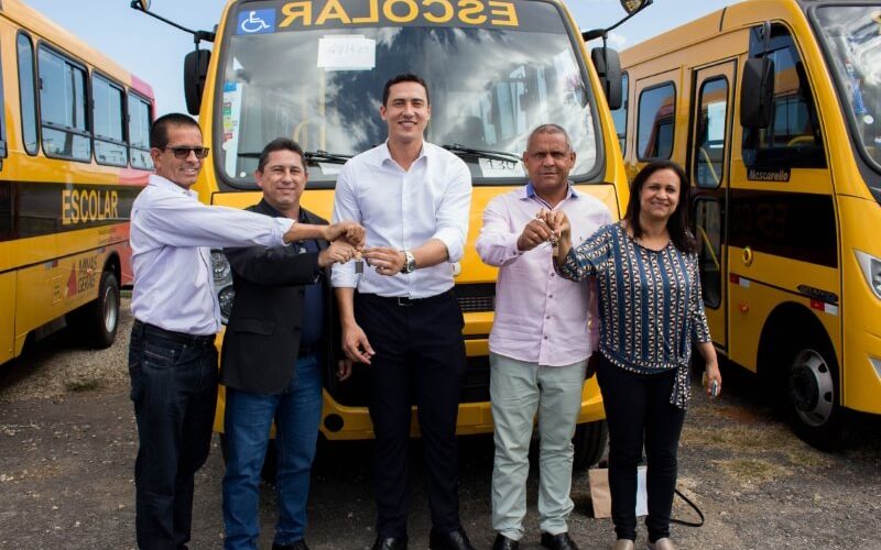 Jequitibá recebe dois ônibus escolares do Governo de Minas