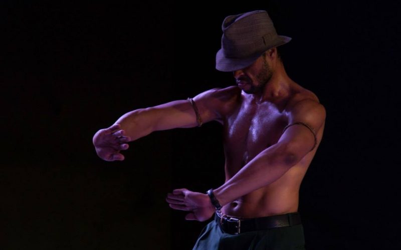 Espetáculo performático aborda cultura afro-brasileira na Temporada de Teatro