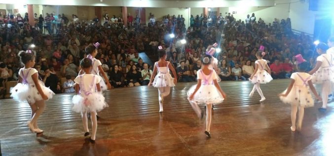 Centenas de pessoas prestigiaram a 1ª Mostra de Dança do PELC