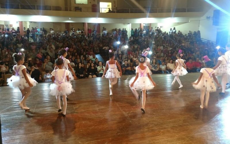 Centenas de pessoas prestigiaram a 1ª Mostra de Dança do PELC