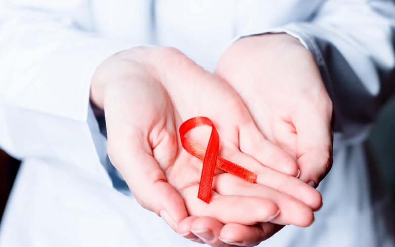 AIDS mata menos, mas número de casos registrados aumenta
