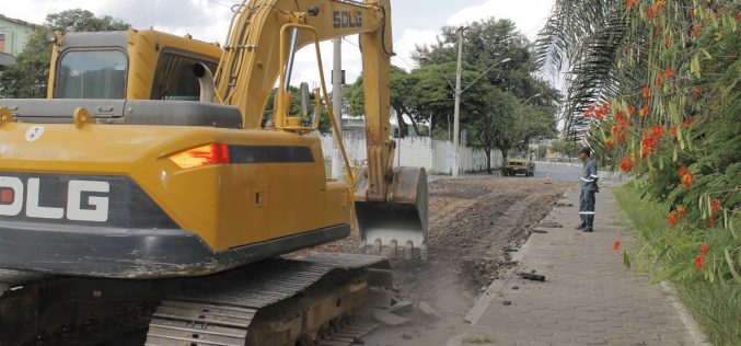Prefeitura inicia obras de pavimentação e recapeamento na Av. Doutor Renato Azeredo