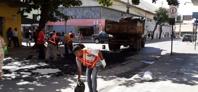Operação tapa buracos da Prefeitura contempla regiões de grande demanda em Sete Lagoas