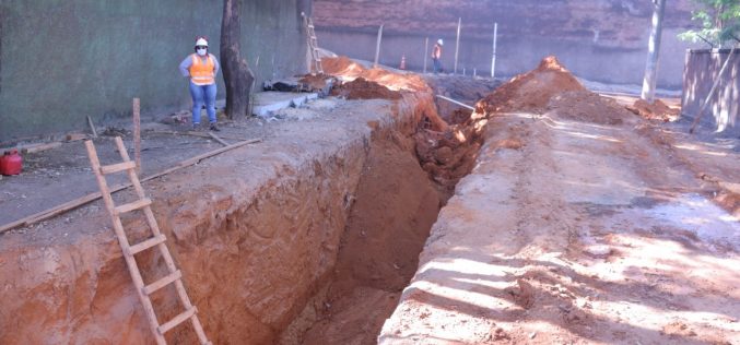 Entorno da Praça Pitangui recebe obras de drenagem pluvial e terá nova pavimentação