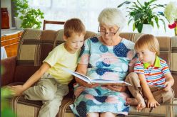 Comunicação entre avós e netos auxilia no desenvolvimento intelectual das crianças e na prevenção da depressão em idosos