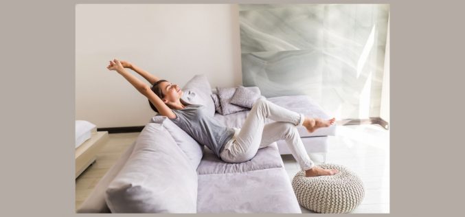 Entenda a importância da limpeza de sofás para os alérgicos