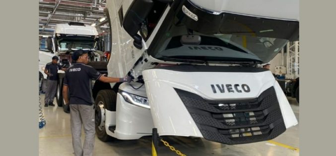 Iveco volta a operar em dois turnos, com meta de aumentar em 35% a produção de veículos comerciais e de passageiros em 2024
