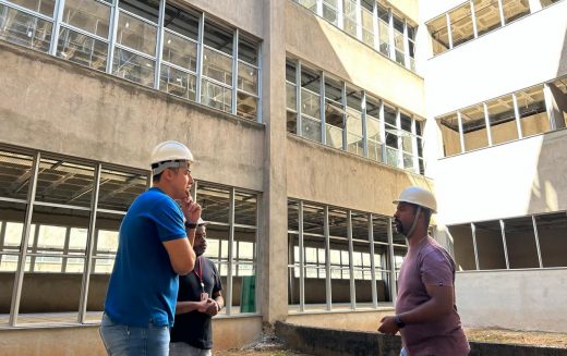 Douglas Melo e equipe do Governo de Minas fazem vistoria em segunda fase das obras do Hospital Regional