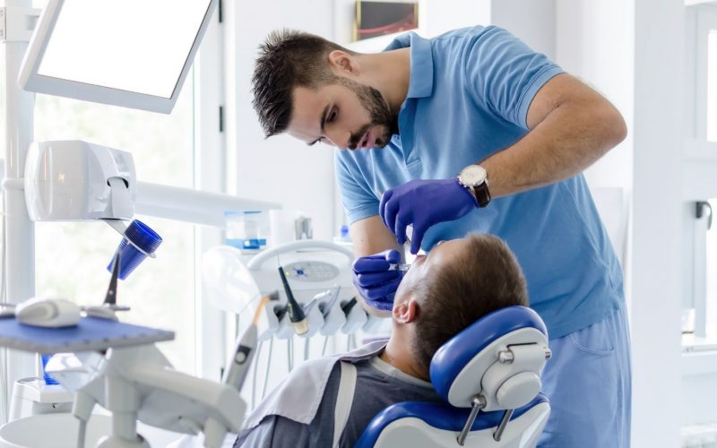 Cerca de  55% dos brasileiros não vão ao dentista