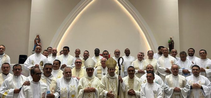 Celebração dos 25 Anos de Sacerdócio de Dom Francisco Cota: Um Marco de Fé e Alegria na Diocese de Sete Lagoas